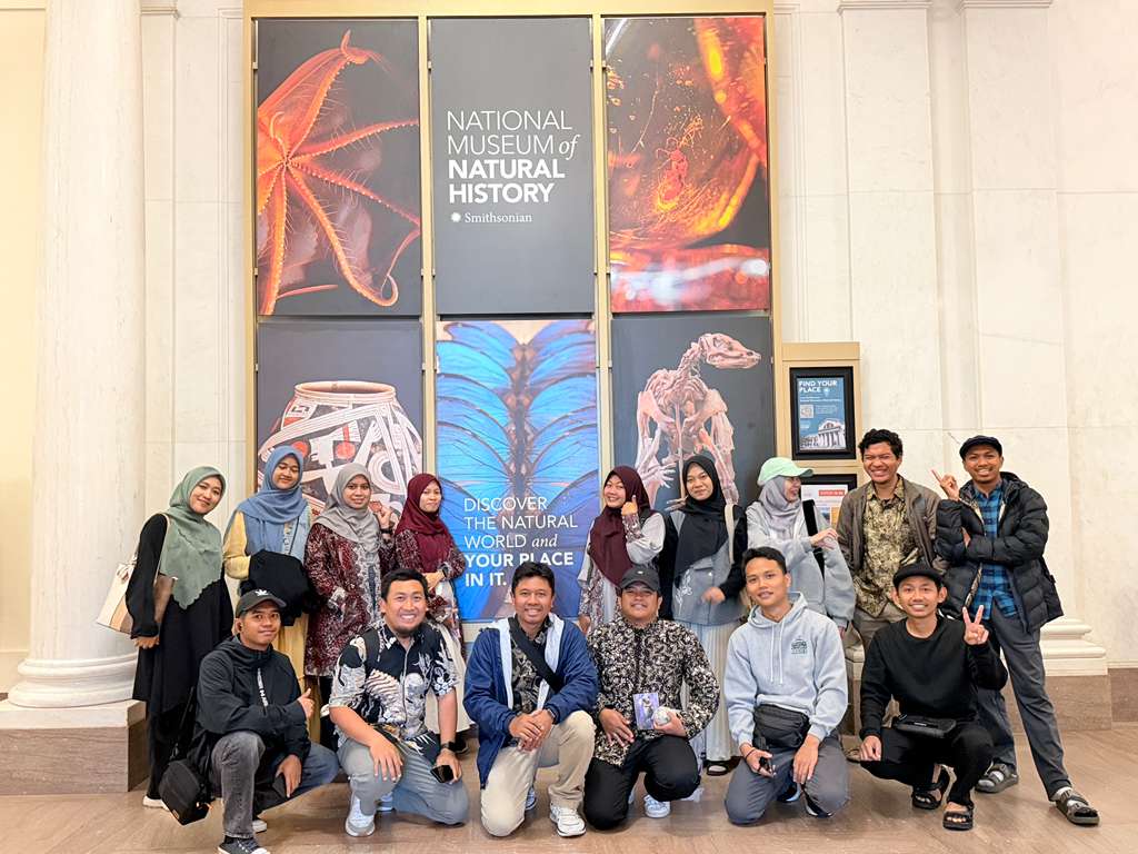 Mahasiswa PKUMI-PTIQ Eksplorasi Asal Usul Manusia di Museum Smithsonian